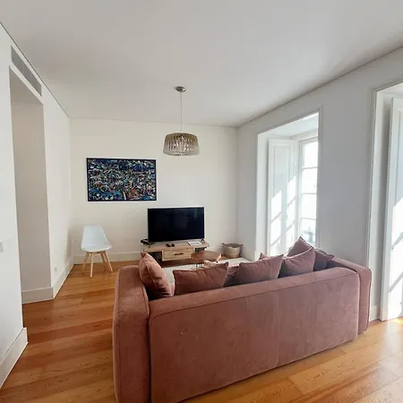 Sol Ao Castelo - Downtown W Pool, Terrace, Parking 리스본