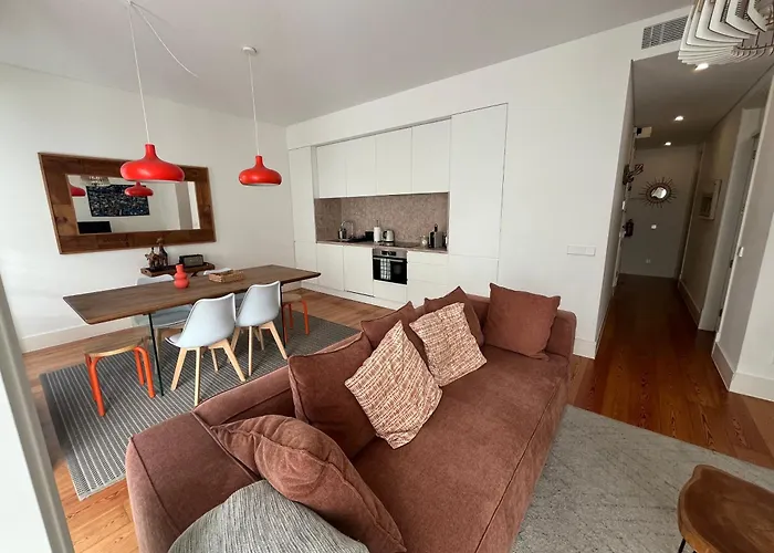 아파트 Sol Ao Castelo - Downtown W Pool, Terrace, Parking 리스본