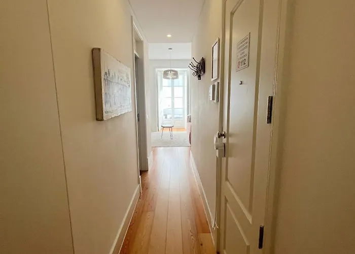 Sol Ao Castelo - Downtown W Pool, Terrace, Parking 아파트