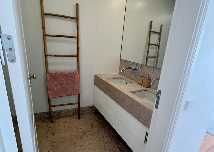 Sol Ao Castelo - Downtown W Pool, Terrace, Parking 아파트 리스본